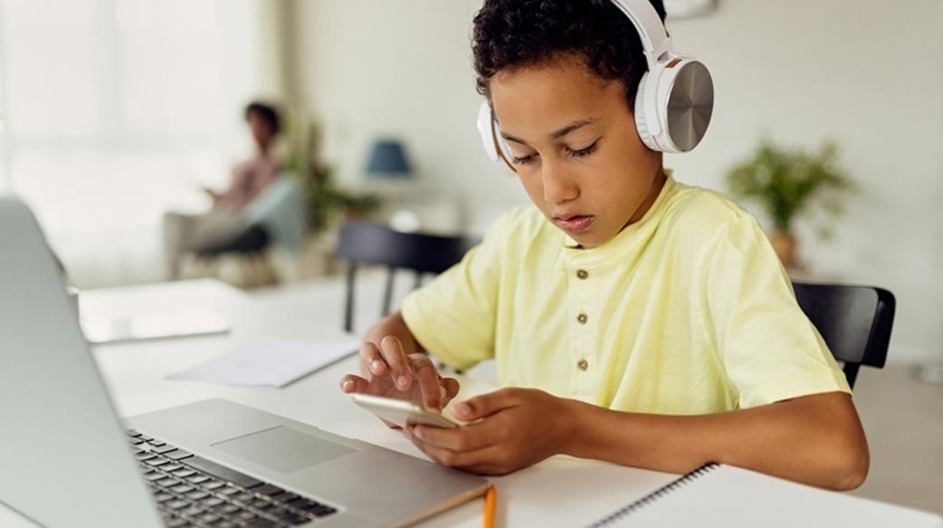 沉迷網路問題大？心理師：謝天謝地！還好是「網路」把孩子給接住了！