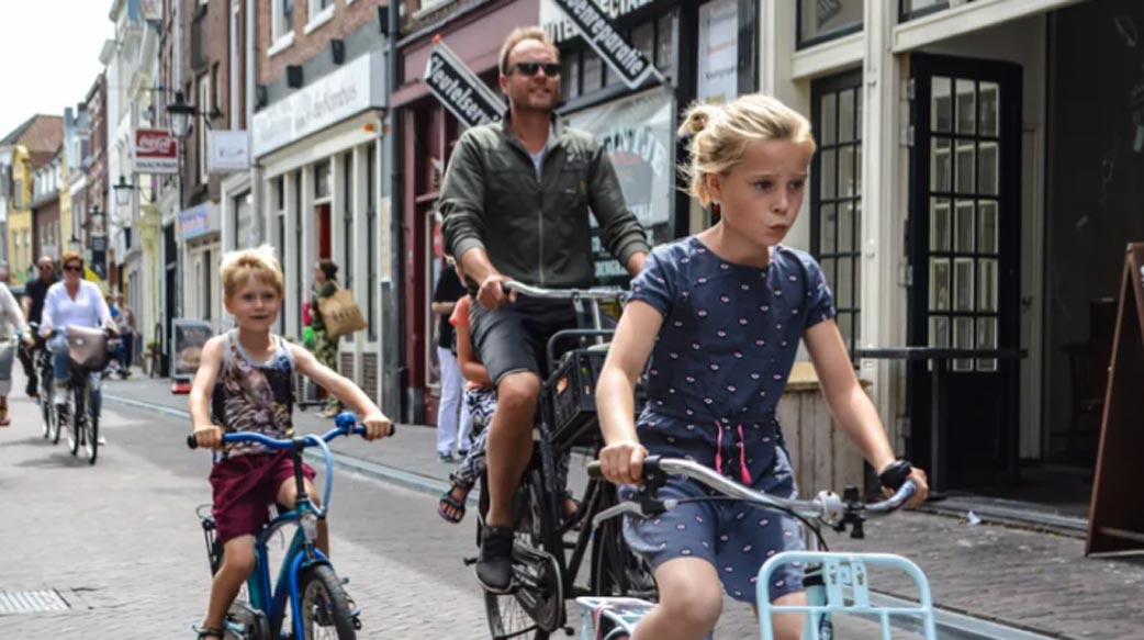 在台灣，你一年騎多少距離的自行車？南丹麥大學最新研究：像荷蘭人一樣每天騎 2.6 公里，全球碳排放量將減少近 7 億噸！