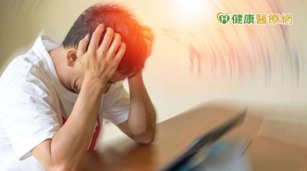 非單純頭痛！太頻繁當心是腫瘤作祟　出現這些狀況趕緊就醫