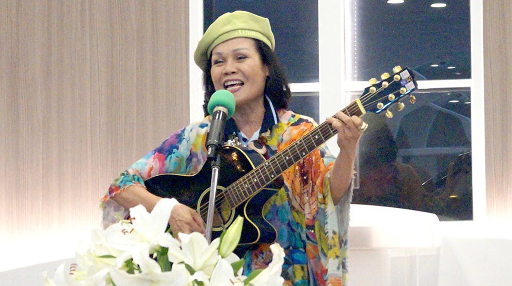 陳艾美談服事經歷、創作歌手兒子黃宣，見證跟隨神「交託、等候」的美