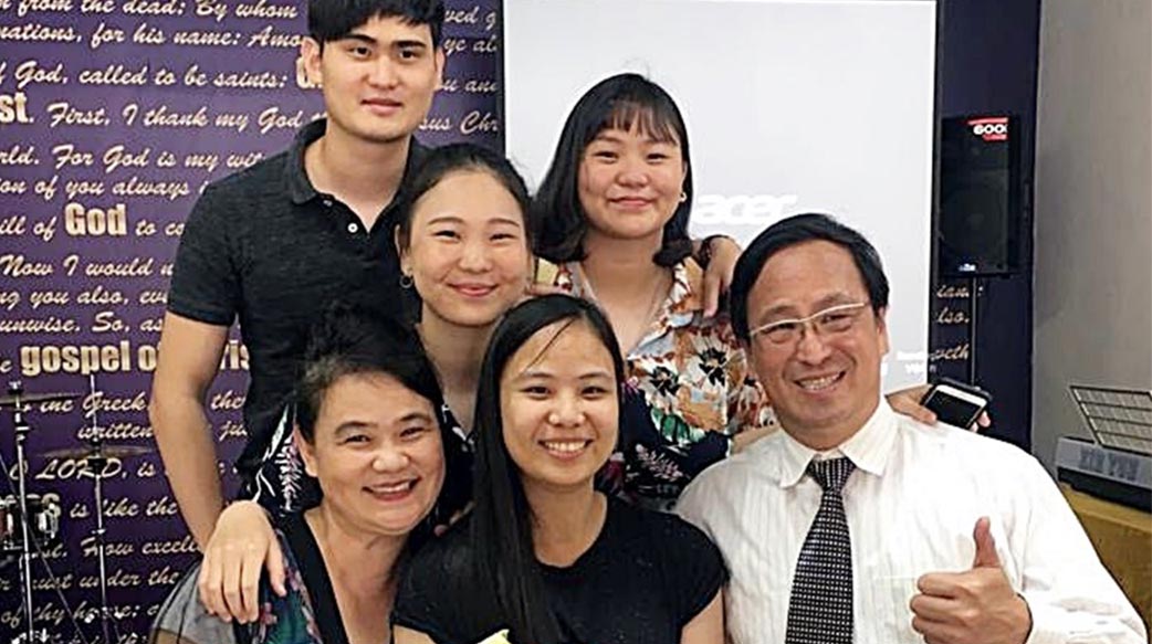 一位辭工程師、一位放棄任教，兩人寧走宣教之路30年，歷亞伯拉罕之福