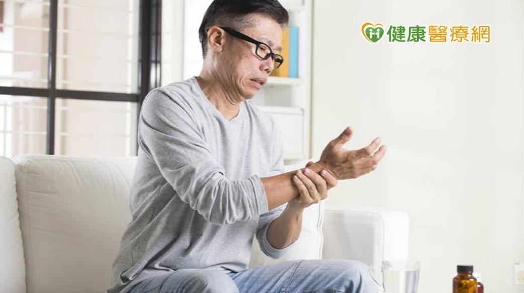 中年男吃飯筷子拿不穩 　竟是糖尿病惹禍