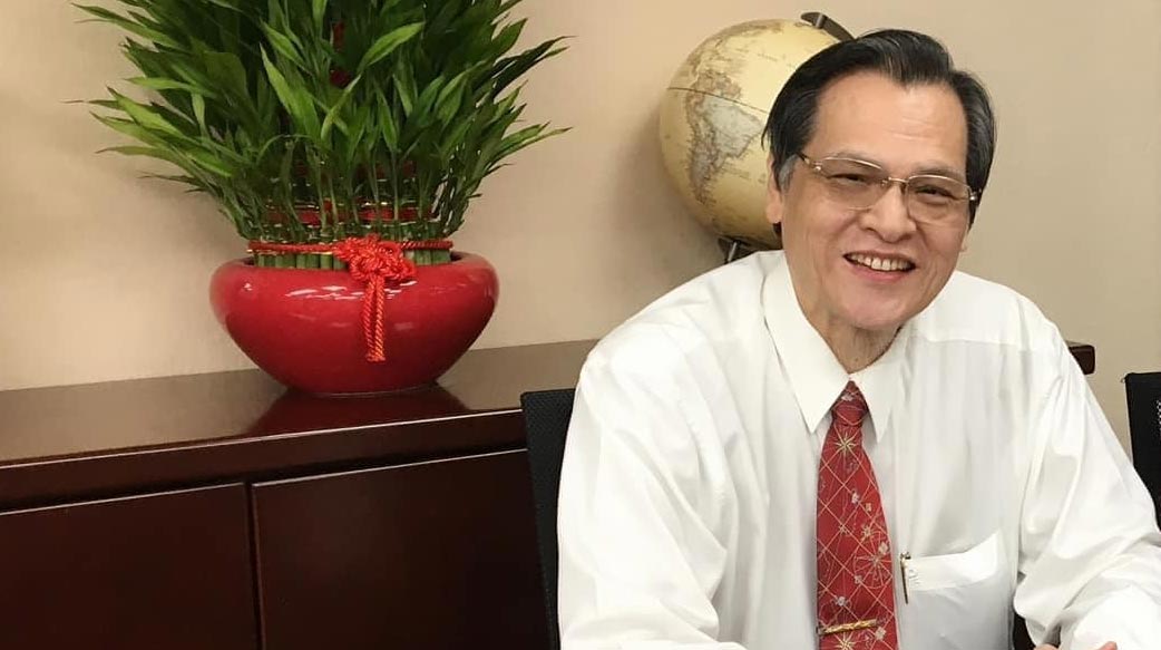 校園應該是社會裡超越黨派的「中間地帶」