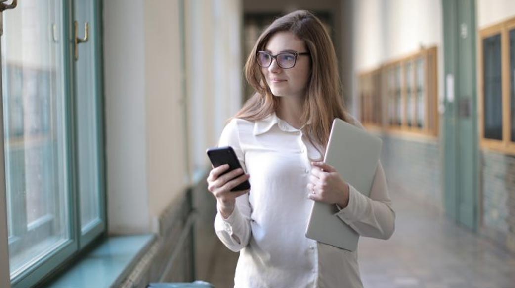 ChatGPT 限制了我們解決問題的能力？美國華頓商學院教授反其道而行，要學生用 AI 寫論文！