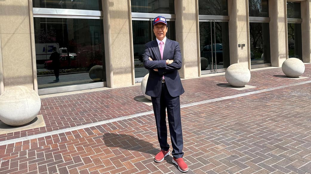 郭台銘的選我、選我、選我的政治大戲