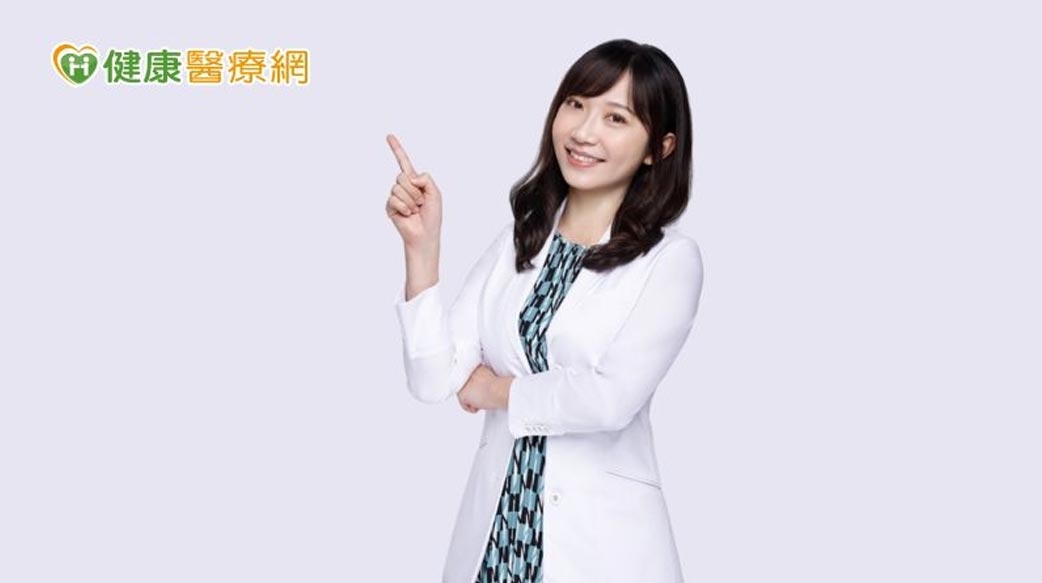 夏天臉油到可以煎蛋？ 藍雷射助你清爽一夏與戰痘成功