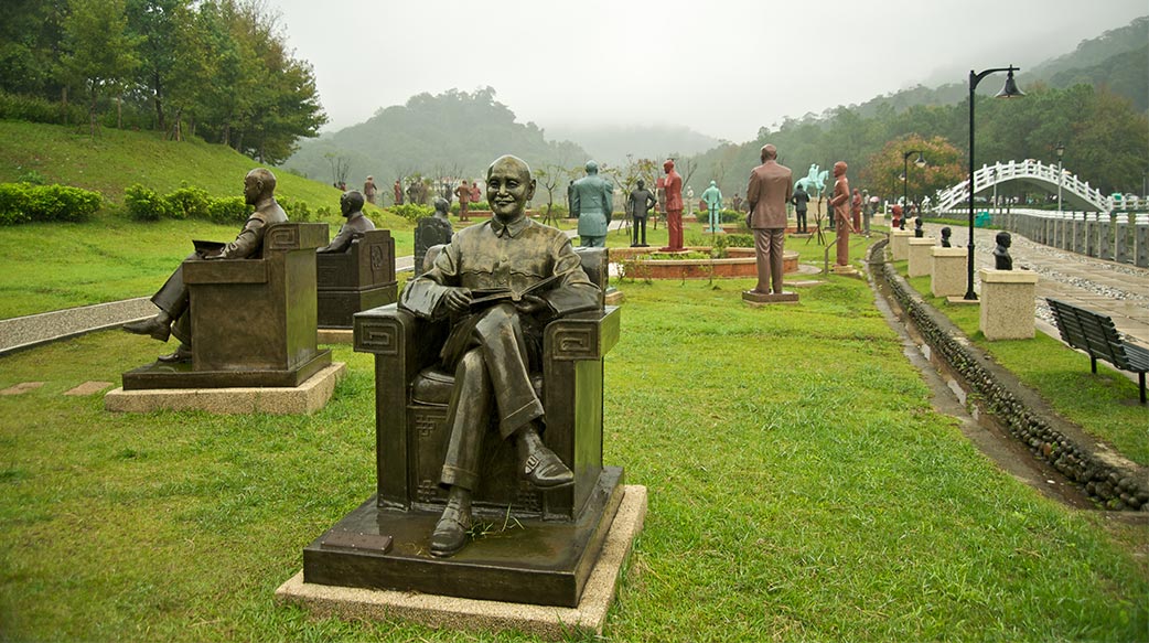 蔣公銅像何去何從