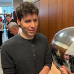 Sam Altman 醞釀之作「Worldcoin」！只要用這顆金屬大球掃眼睛，就能換加密貨幣？