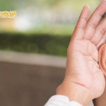 超長耳屎塞住耳道！阿伯耳鳴、耳悶、聽力下降　醫師籲7種人應定期清理耳垢