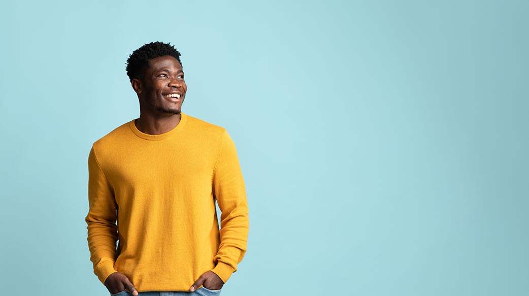 快樂 非洲裔美國人的 黑色 男人 傢伙 微笑 興奮 吸引力 幸運 臉 年輕 背景 複製空間 成人 一 表達 生活方式 工作室 歡樂 微笑 好 信心 正 隨便 情感 冷靜 獨 幸福 尋找 男性 英俊 快樂 青春 廣告 魅力 快樂 人 坦率 藍色 黃色 時尚 熱 露齒 全景 文本