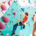 親子合作挑戰攀岩！　「這樣做」有助青少年因應壓力