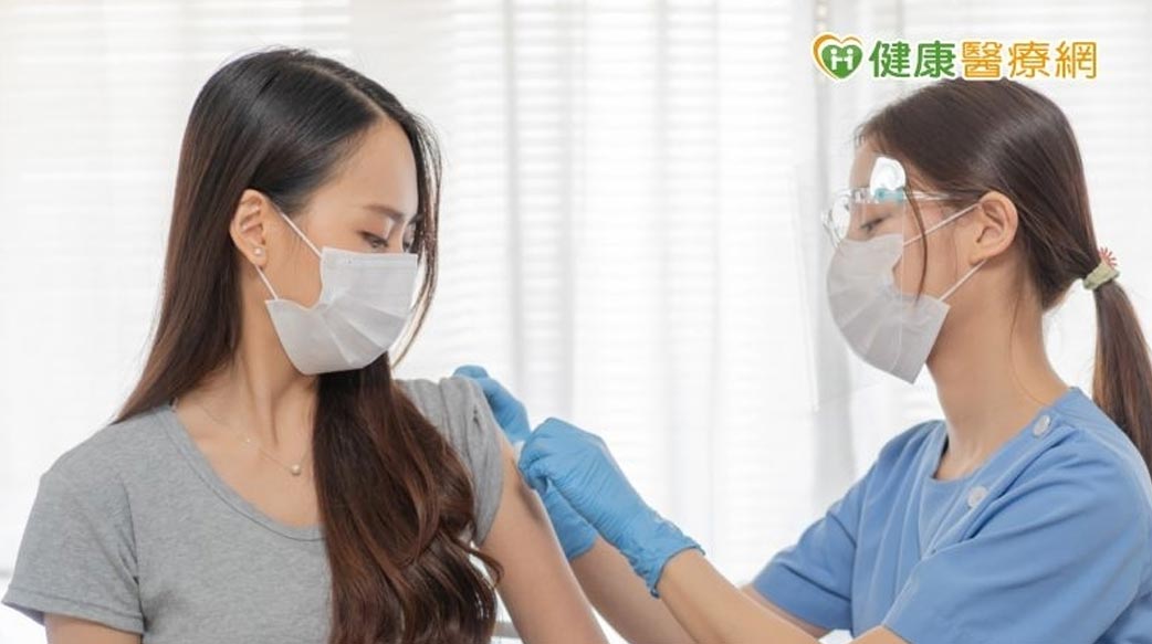 【流感/肺炎專題】2023流感疫苗怎麼選？國外VS.國產哪個好？　李秉穎曝最新接種建議