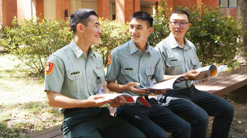 國防學士班停招對國軍的警訊