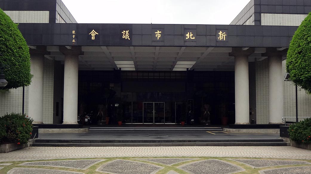 公務員過勞：兩個方面的探究