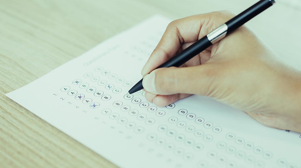 敬告議員，學校不是議場！