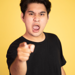 台灣政客只會批評他人、他黨