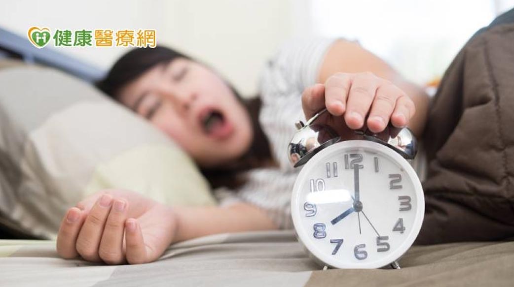 早起鳥兒有蟲吃？　國外研究：賴床有助提升早晨認知功能