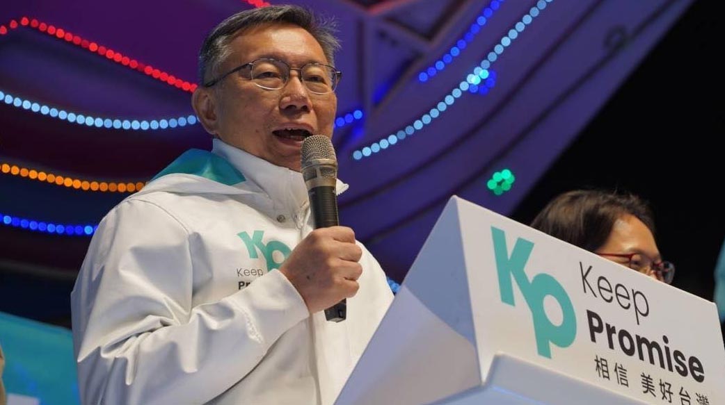 此時柯文哲應扮演安哲秀的角色