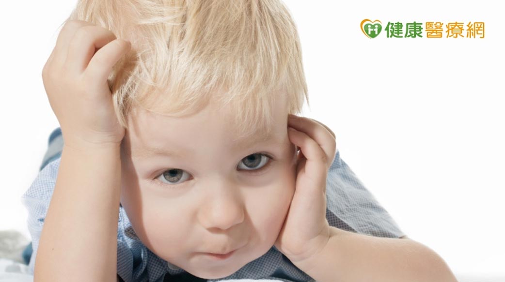 向病魔討回弟弟！2歲童罹罕見腦中風　9歲兄陪玩助康復