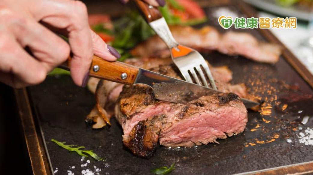 怕大腸癌不能吃漢堡或牛排嗎？　專家：「怎麼吃」是關鍵