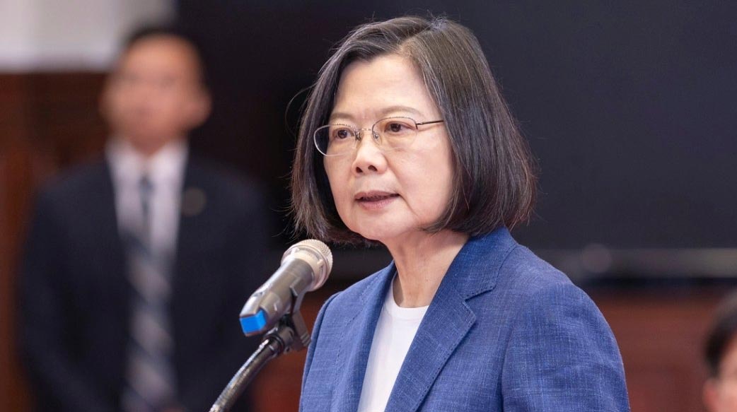 媒體鏡像下的幻象：台灣國防滿意度的批判性解讀