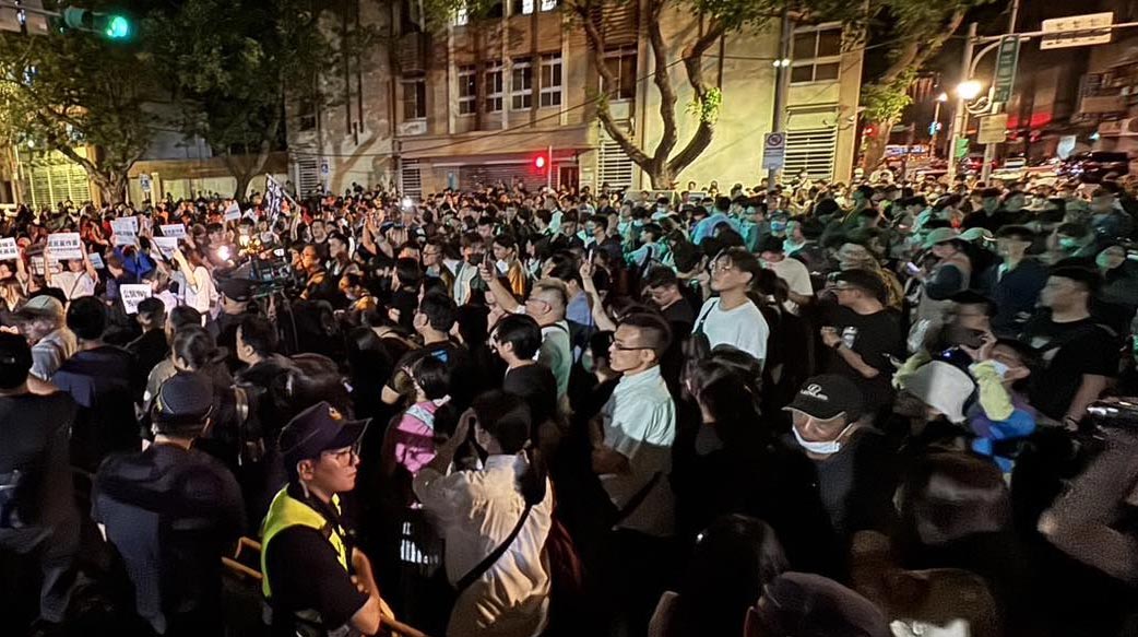 錯把民意當中共同路人的胡鬧和自辱