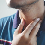 喉咙痛不一定是感冒，急性扁桃腺发炎也会痛