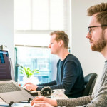 研究指 AI 正在取代軟體工程師和作家，但人類可以做什麼保障自己的工作權？