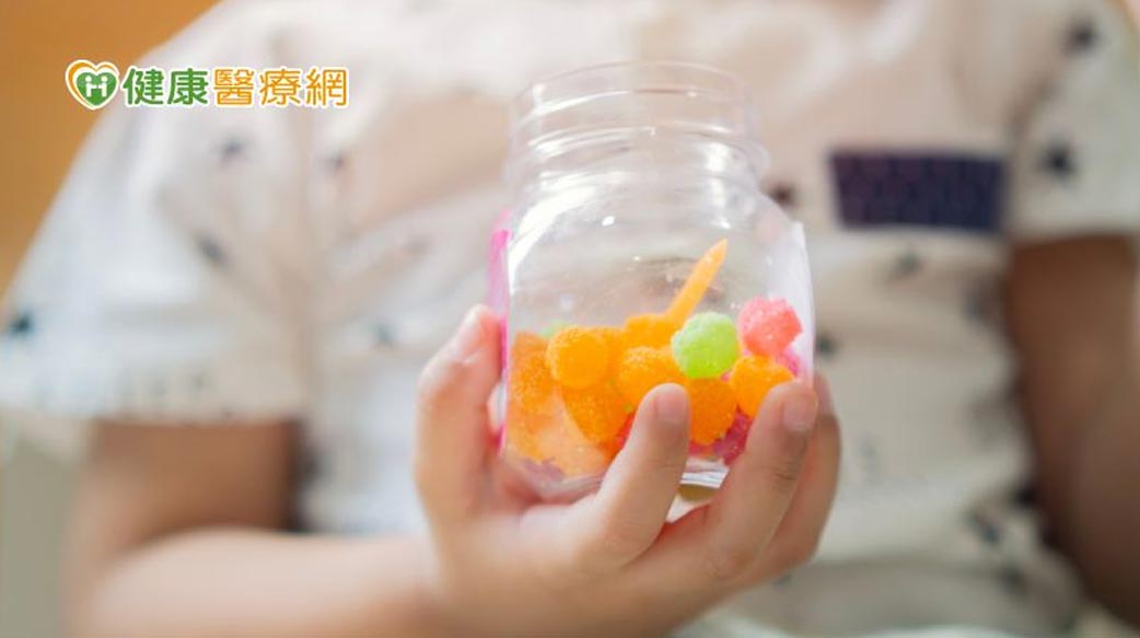 腸病毒喉嚨痛吃不下不能喝飲料、吃甜食？　血糖高會增加重症風險？