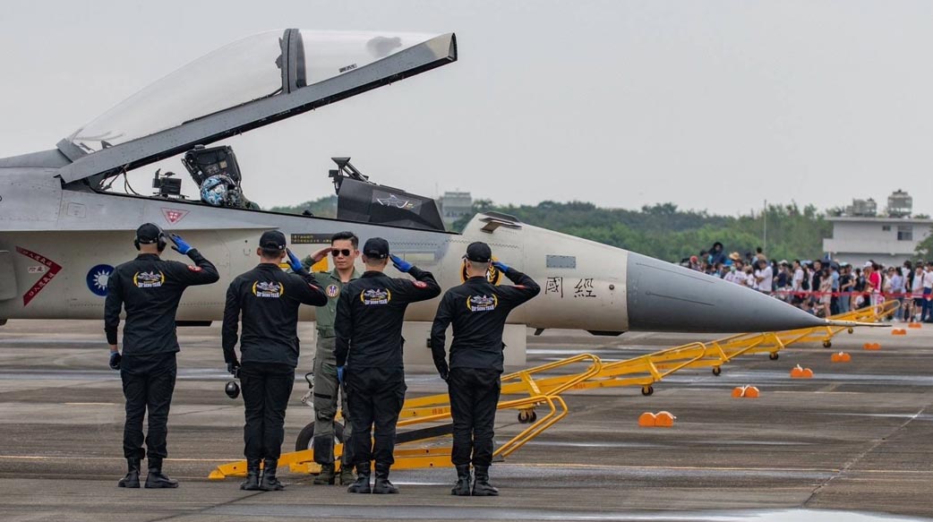 媚日當成交流真該去忠烈祠長跪