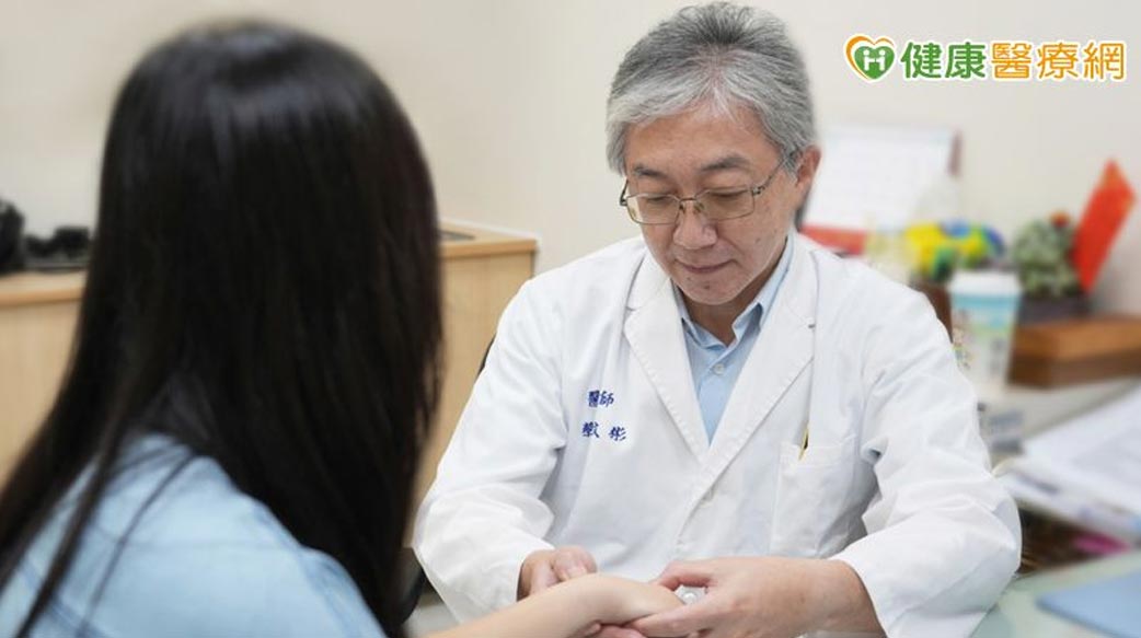 常碰冰水會導致類風濕性關節炎？醫：可能性低