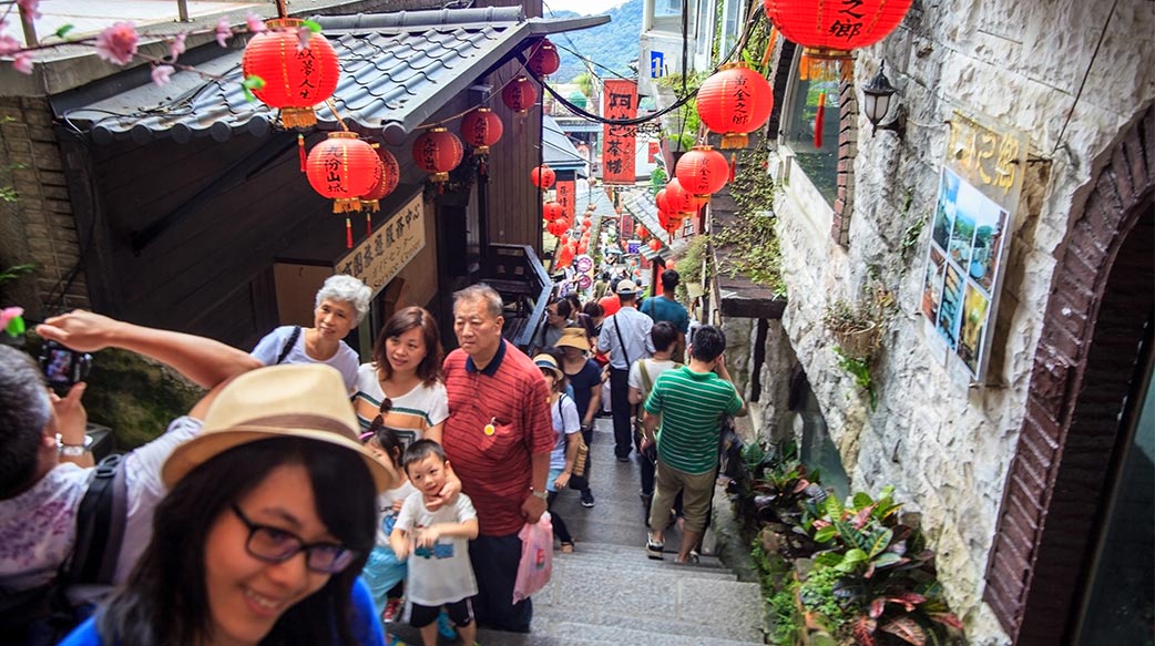 台灣假日旅行費用高，上班族如何因應？