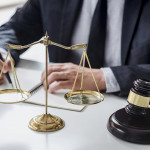 正義感不再的國際警察漸露賊性？