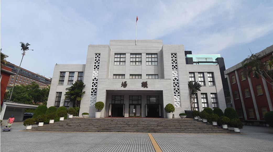 立法院應更謹慎執行對大法官的同意權，嚴拒政治酬庸