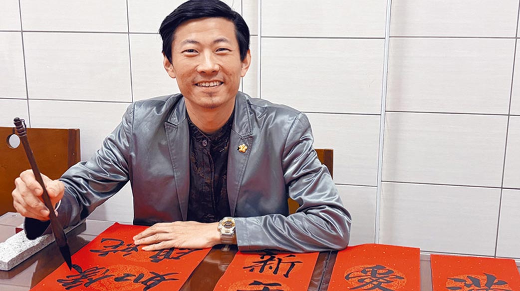 從寫佛經到寫聖經 全國書法首獎林俊伊春聯揮毫見證主恩