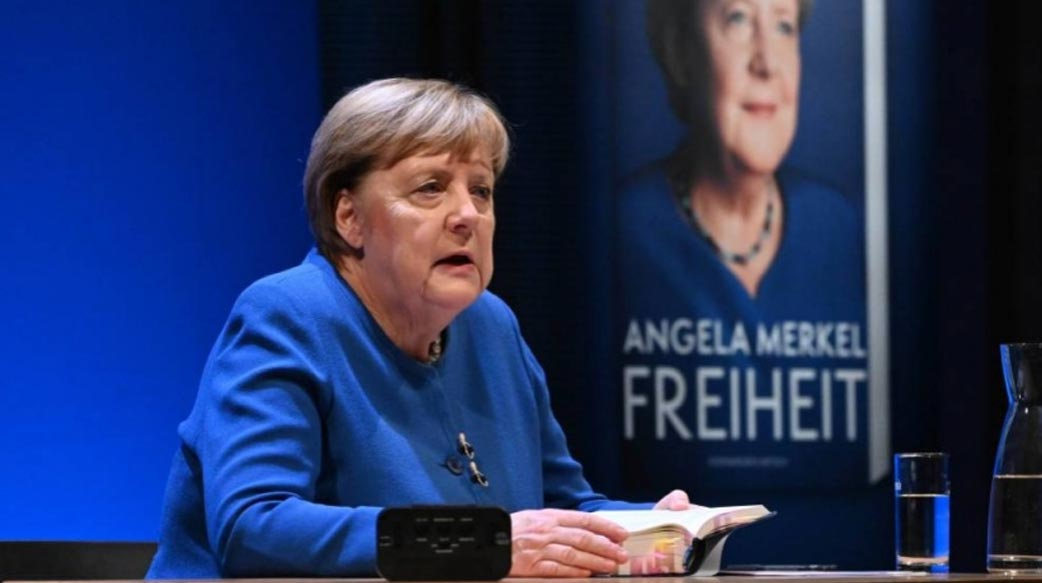 梅克爾回憶錄自述信仰旅程 「我希望更多人勇敢地說：我是基督徒！」