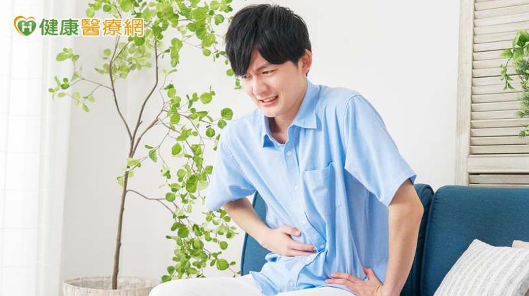 腹瀉不敢吃東西怕「越吃越拉」？喝運動飲料補電解質？醫破解5大迷思