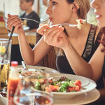 美國休閒餐飲連鎖店財務困境加劇