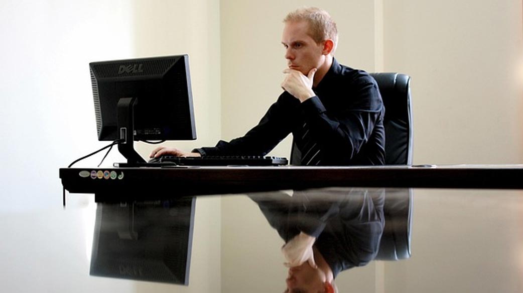 【工程師只是第一批】AI 職位替代會慢慢開始並突然爆發，企業如何因應？