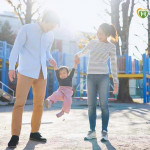 太用力拉小孩手恐脫臼！醫：1部位未發育完全　家長日常「4動作」增風險