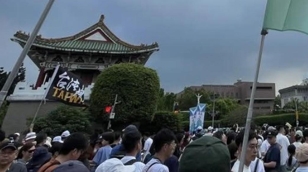 綠共反共？？？