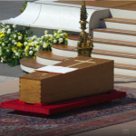 方濟各葬禮：170國領袖、25萬人送別「人民教宗」 簡樸見證對弱勢的愛