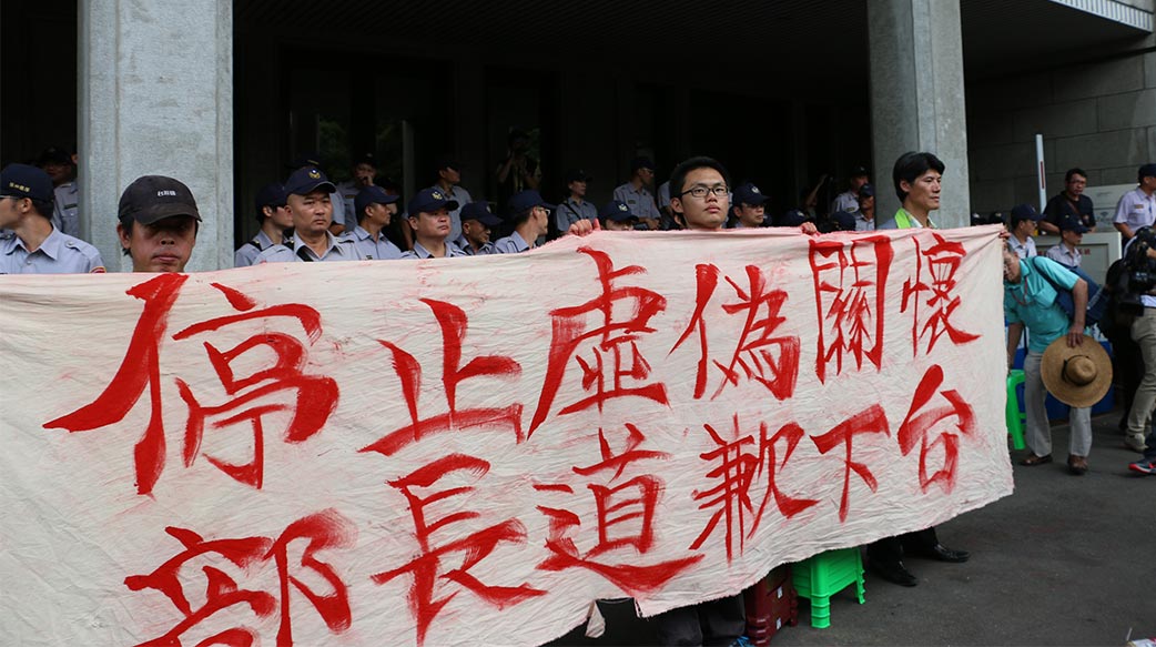 民進黨還記得十年前自己大力支持的「教育不是政治工具」口號嗎？