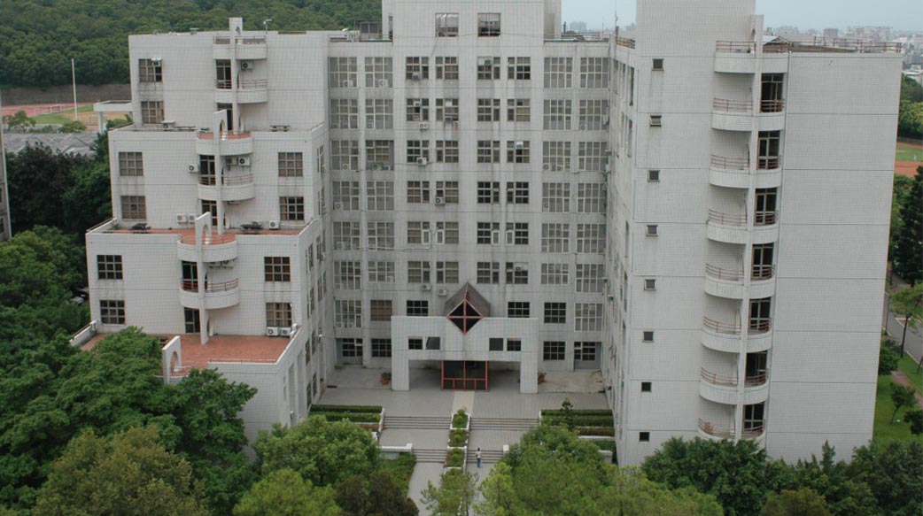 教授的黑板，政黨的舞台