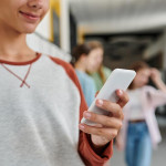 海豚式教養：高科技時代養出獨立健康孩子