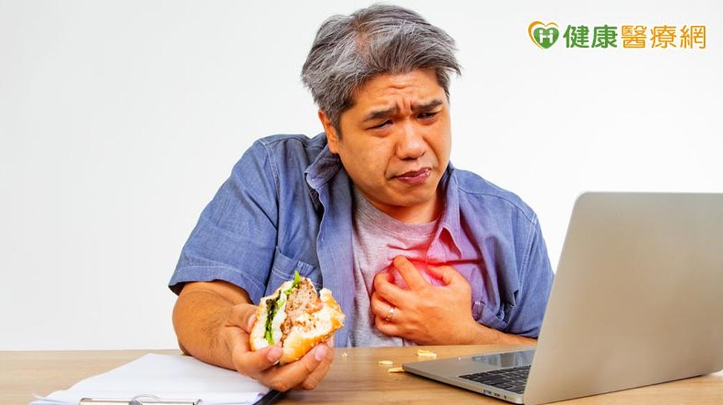 吃降血脂藥會傷肝、傷腎？　醫師解析常見用藥副作用！