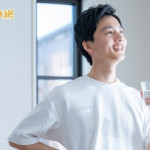 日喝2公升水腎結石仍上門？醫：喝水方式也要對　別等口渴才一次猛灌！