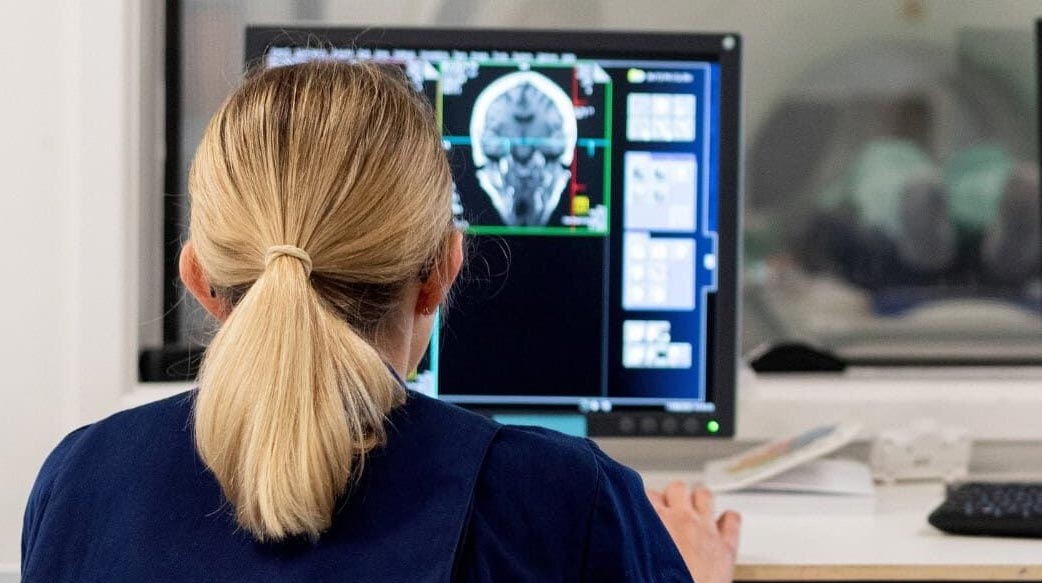 「疾病從不是毫無預警」英國打造數十萬人生物樣本庫，影像數據訓練模型攔截健康危機