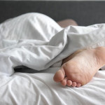 夫趁妻熟睡性侵加偷拍遭告