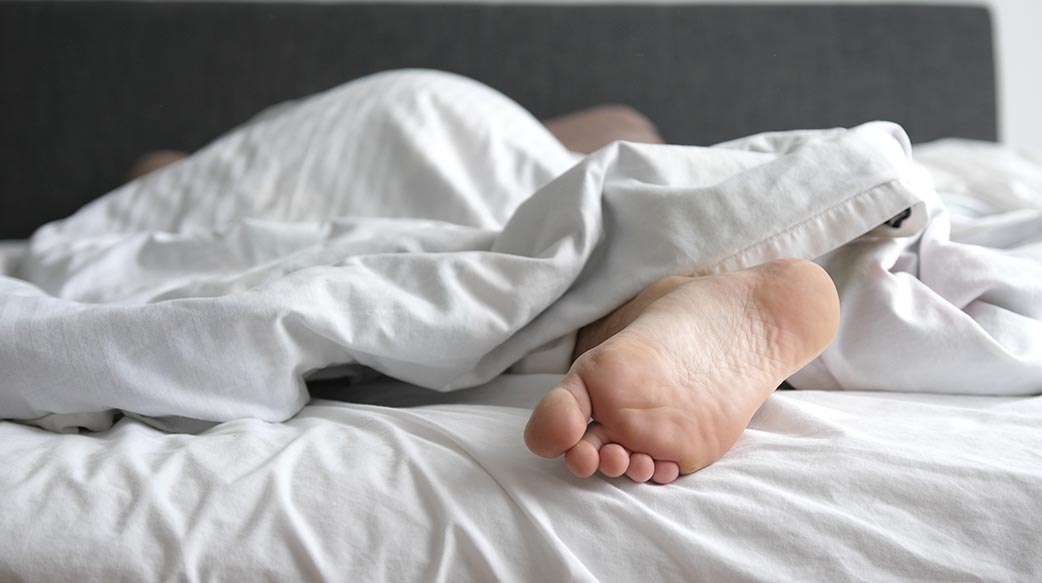 夫趁妻熟睡性侵加偷拍遭告